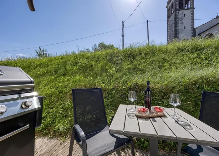 Neda In Krasno Among Vineyard - Happy 아파트